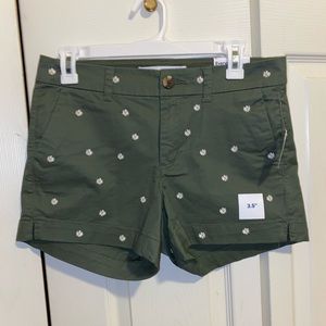 BRAND NEW Old Navy Daisy Shorts Size 2